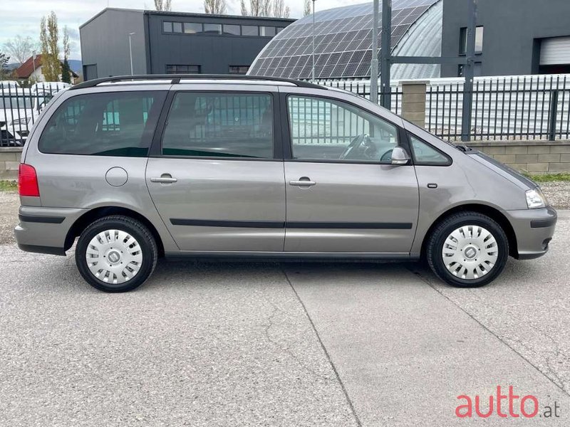 2010' SEAT Alhambra photo #5