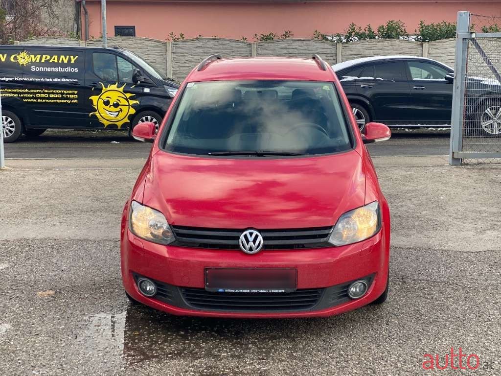 2010' Volkswagen Golf photo #2