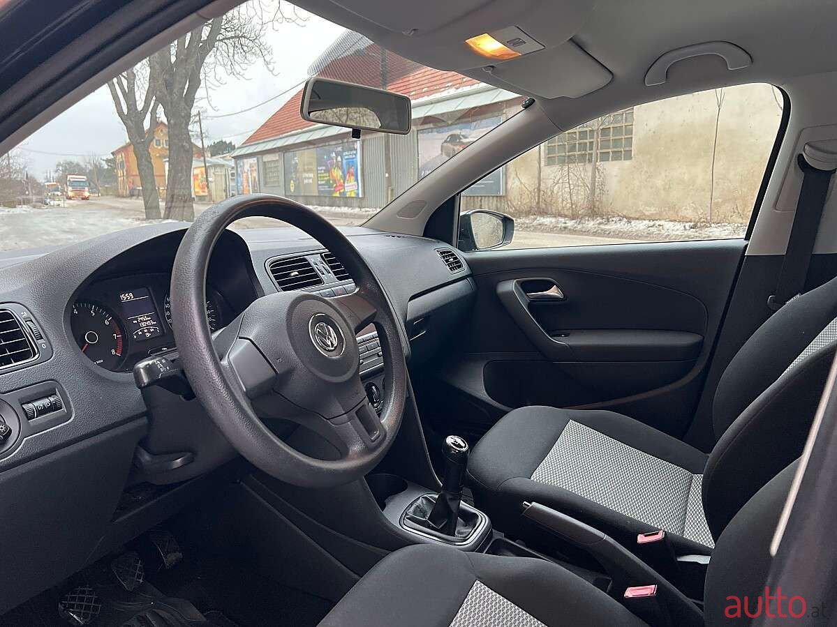 2012' Volkswagen Polo photo #6