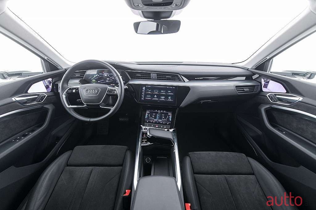 2020' Audi E-Tron photo #3