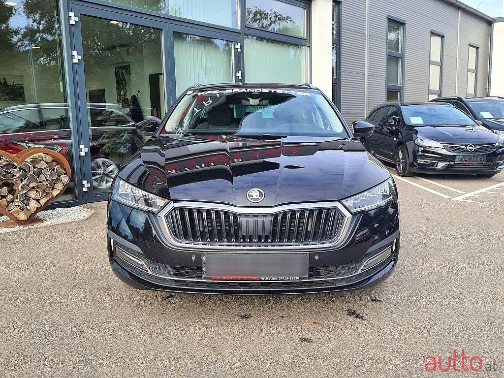 2020' Skoda Octavia photo #2