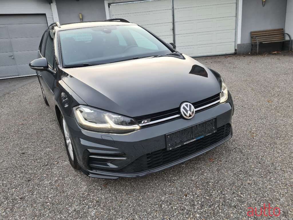 2019' Volkswagen Golf photo #2