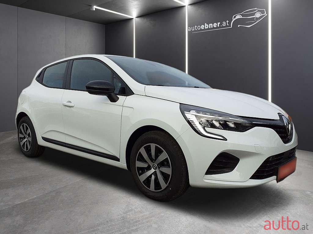 2023' Renault Clio photo #3