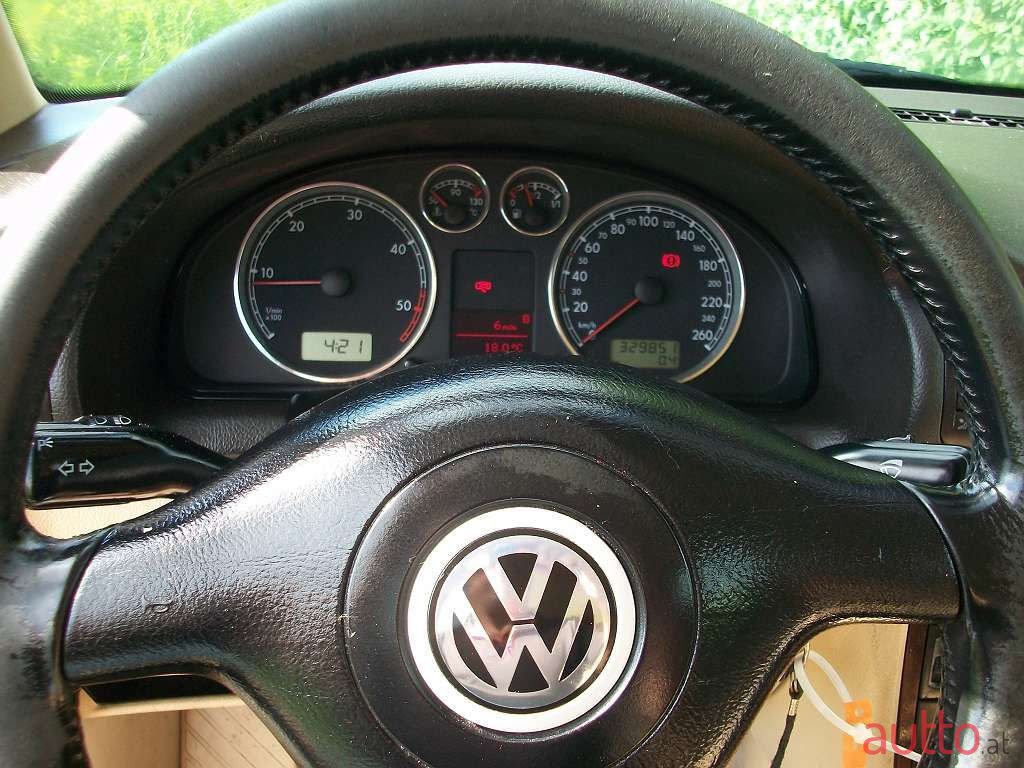 2001' Volkswagen Passat photo #5
