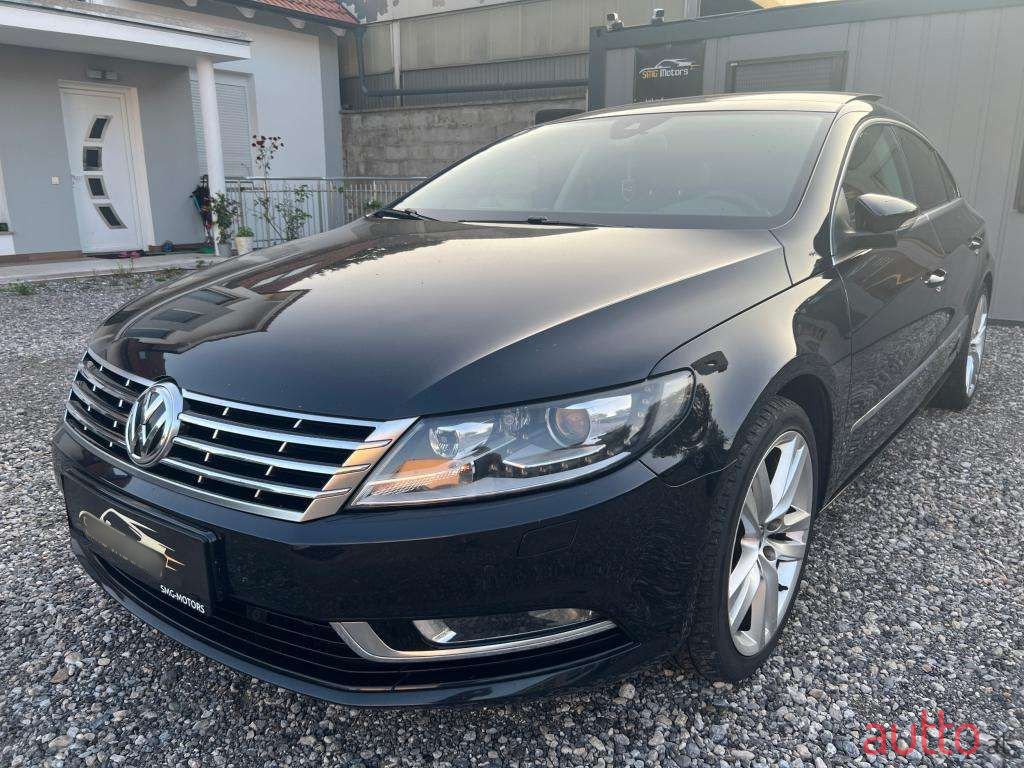 2012' Volkswagen Passat photo #2