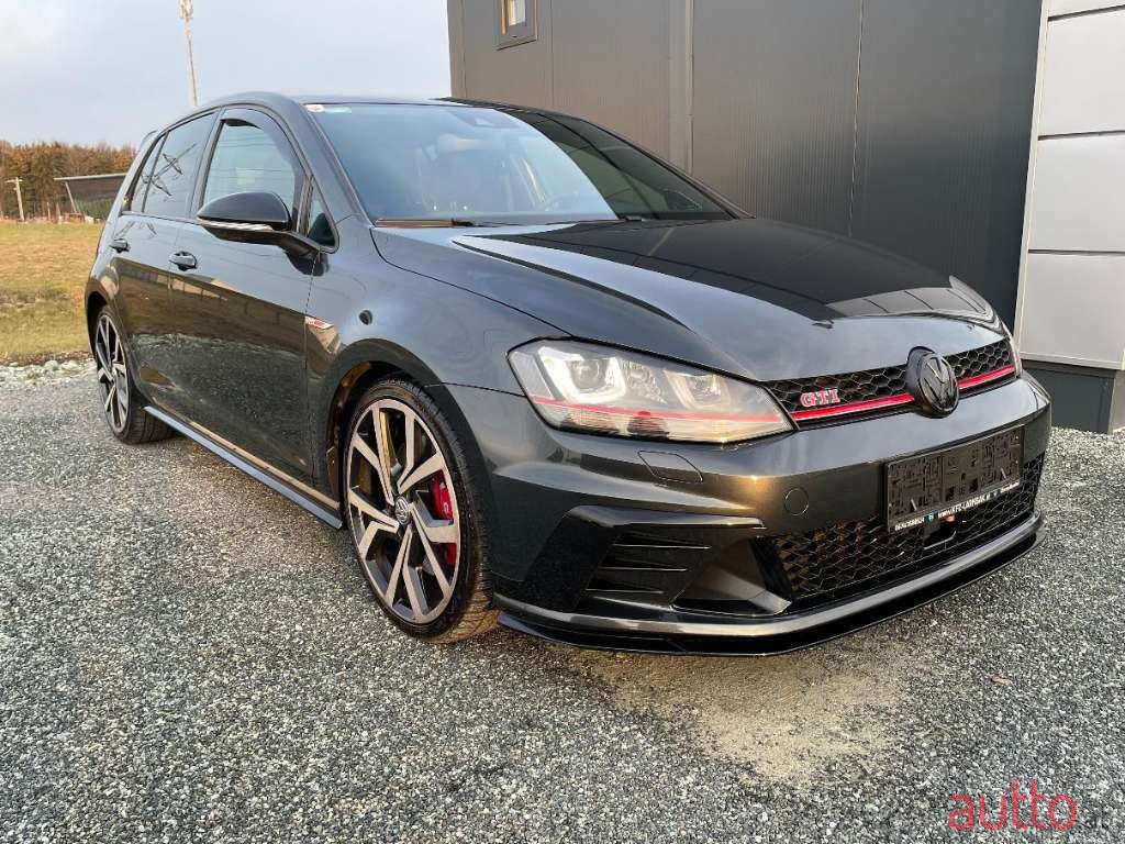 2016' Volkswagen Golf photo #2