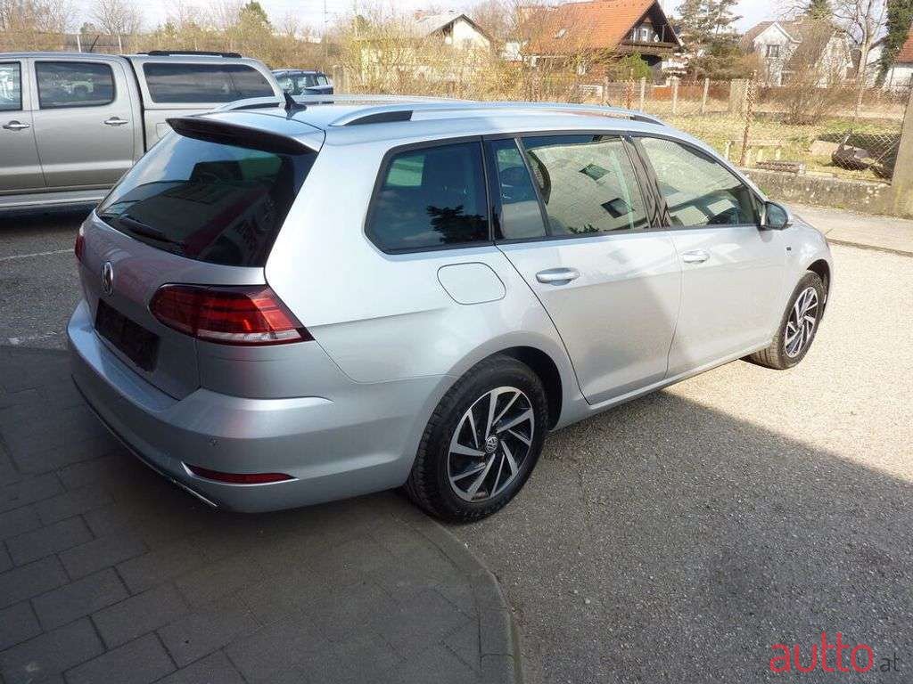 2018' Volkswagen Golf photo #4