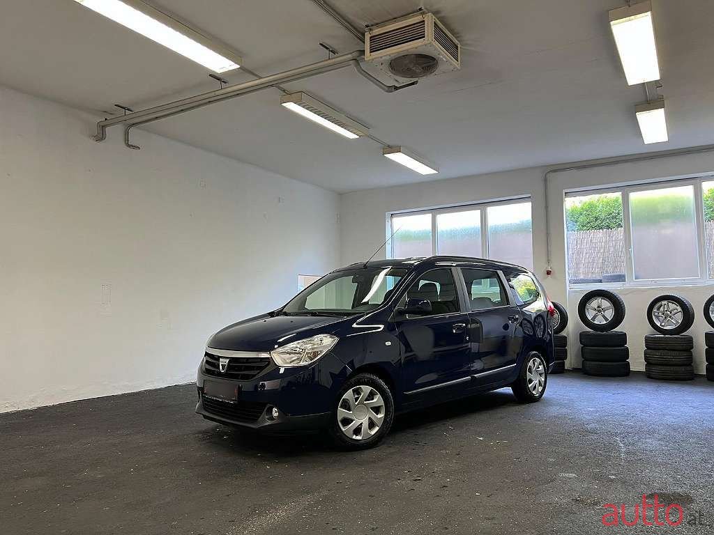2013' Dacia Lodgy photo #2