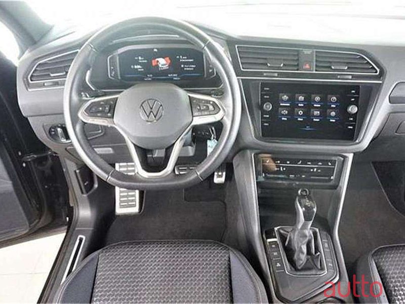 2021' Volkswagen Tiguan photo #5