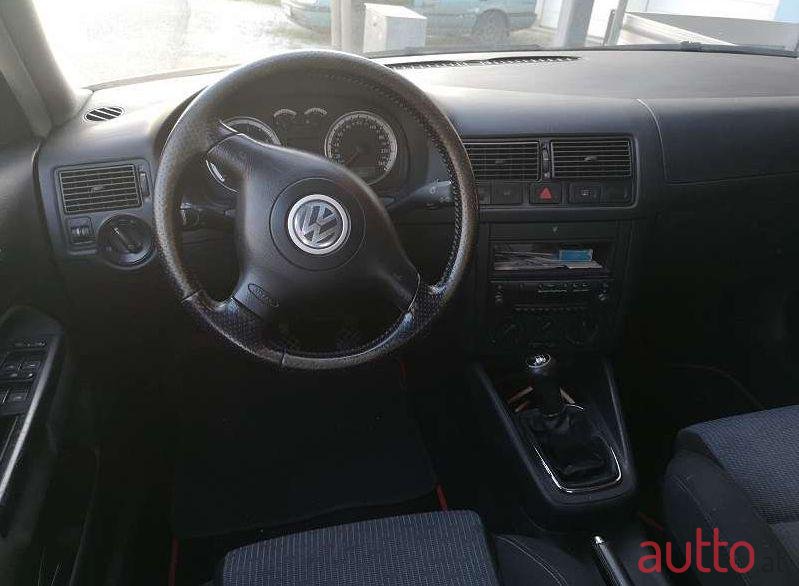 2003' Volkswagen Golf photo #2