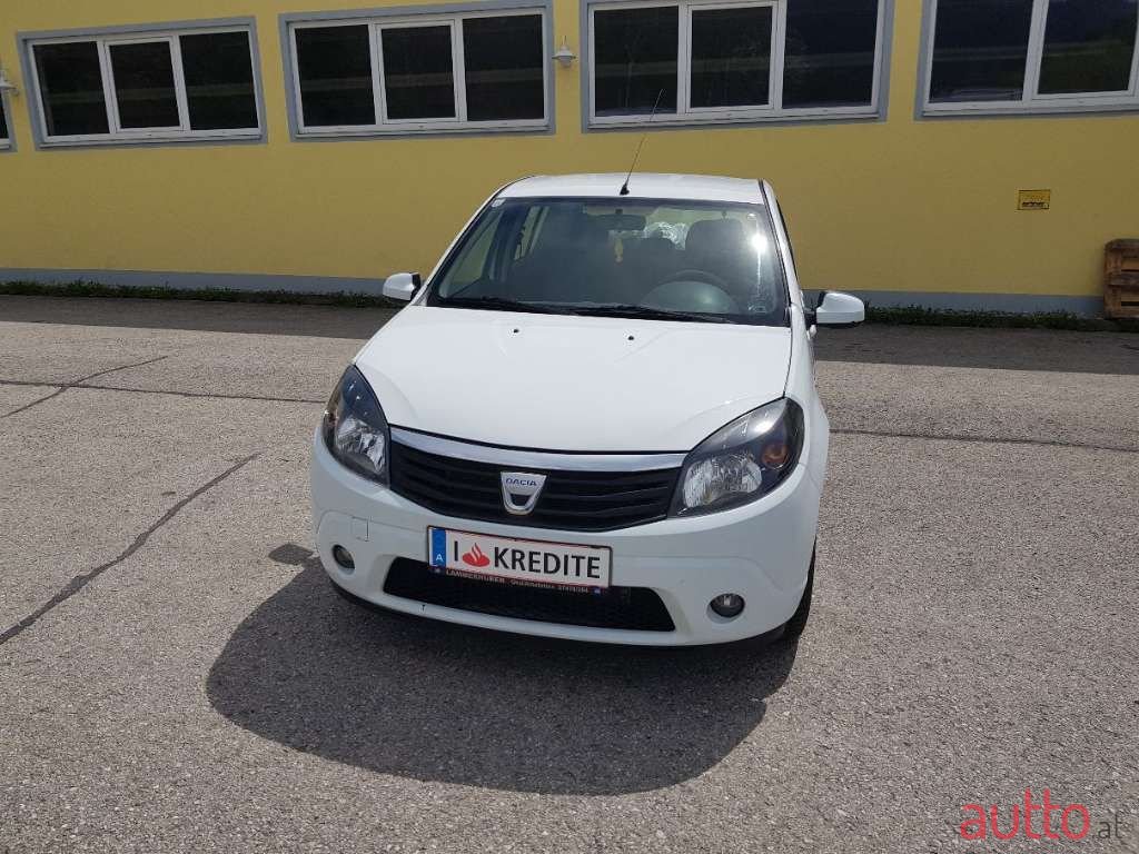 2010' Dacia Sandero photo #2