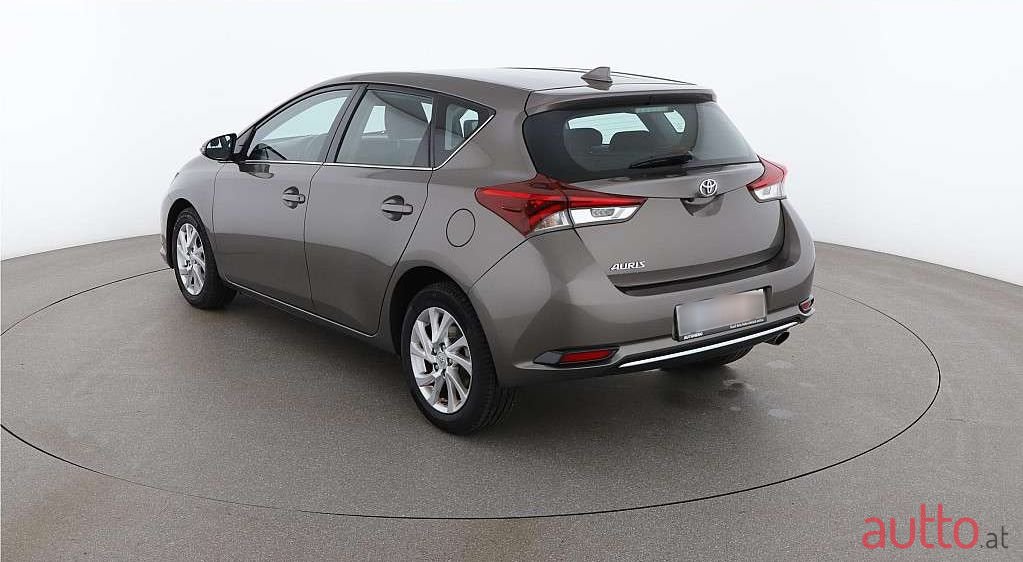 2018' Toyota Auris photo #3