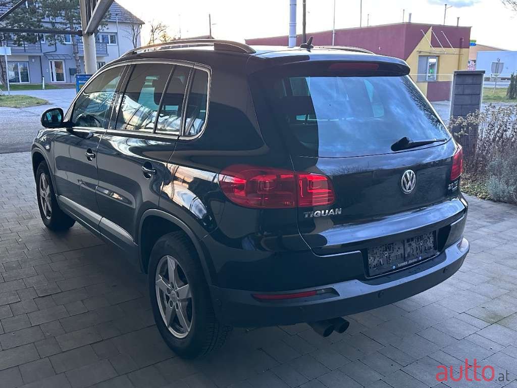 2011' Volkswagen Tiguan photo #4
