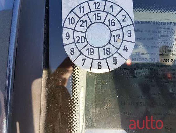 2005' Volkswagen Golf photo #1