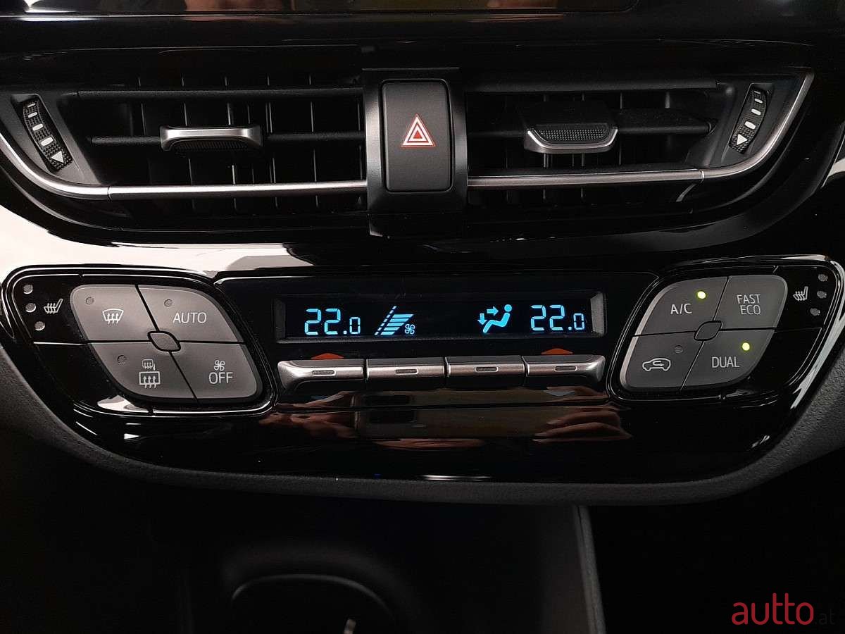 2023' Toyota C-HR photo #6