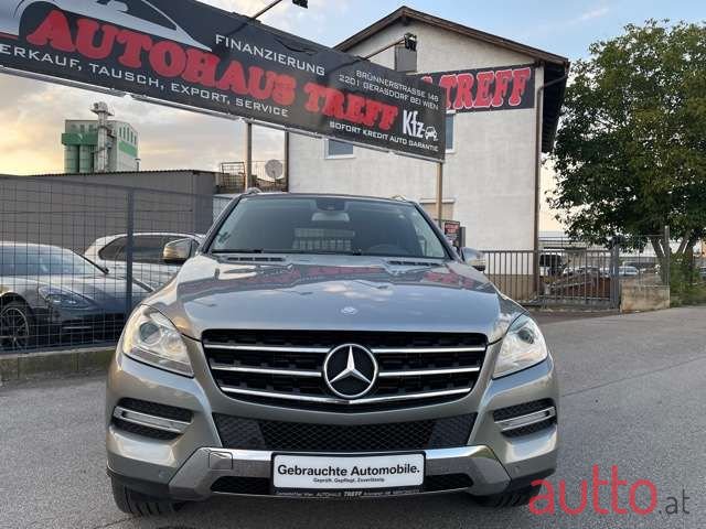 2011' Mercedes-Benz M-Klasse photo #1