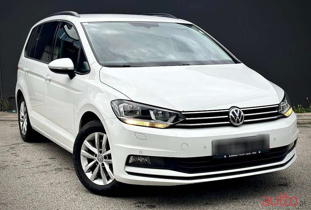 2018' Volkswagen Touran photo #4