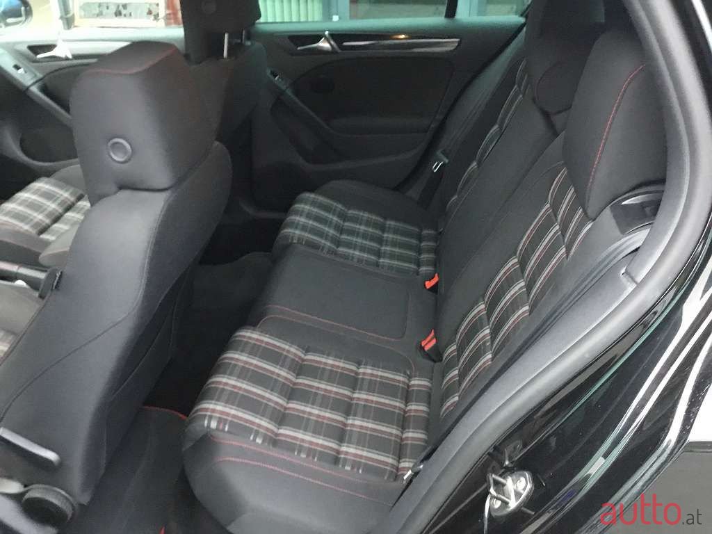 2010' Volkswagen Golf photo #4