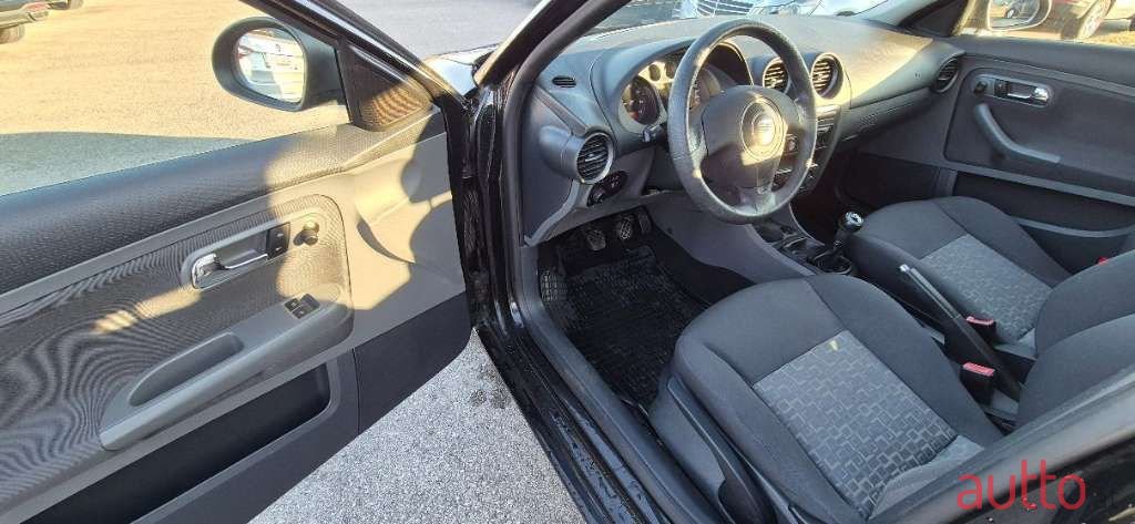 2009' SEAT Ibiza photo #6