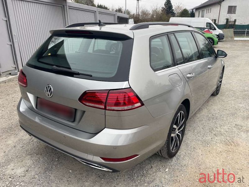 2019' Volkswagen Golf photo #4