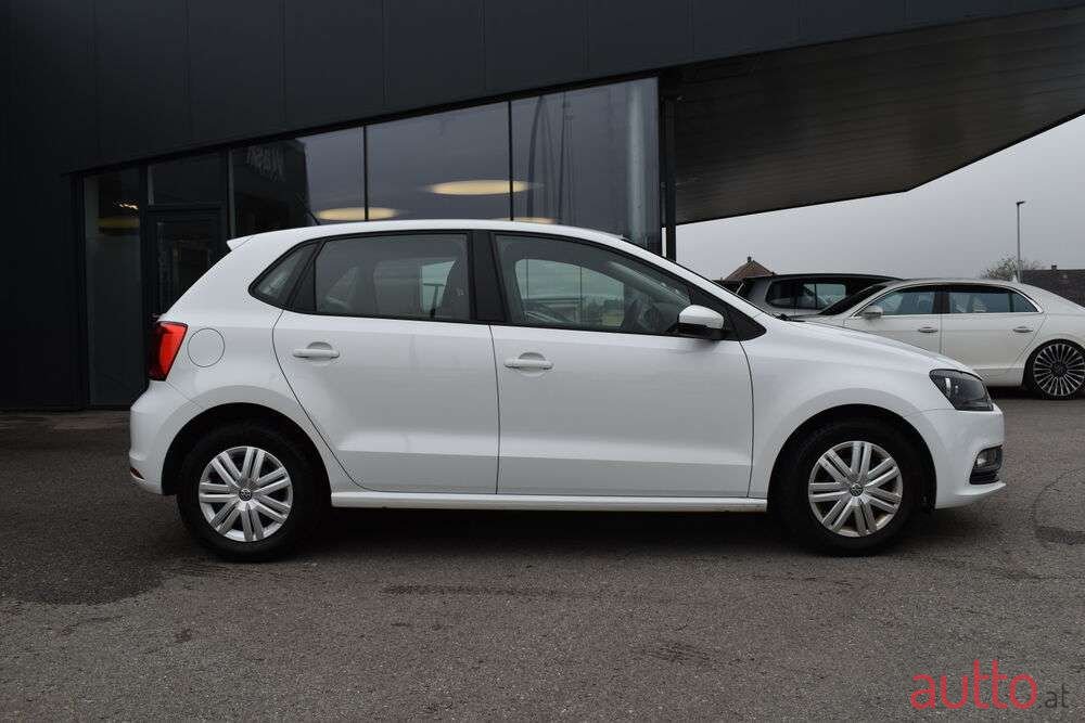2017' Volkswagen Polo photo #4