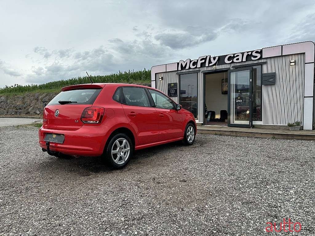 2011' Volkswagen Polo photo #5