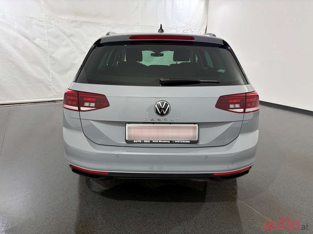 2023' Volkswagen Passat photo #5