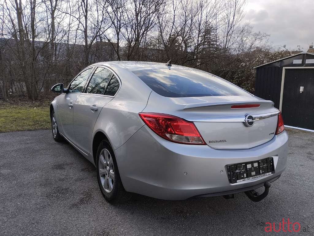 2011' Opel Insignia photo #3
