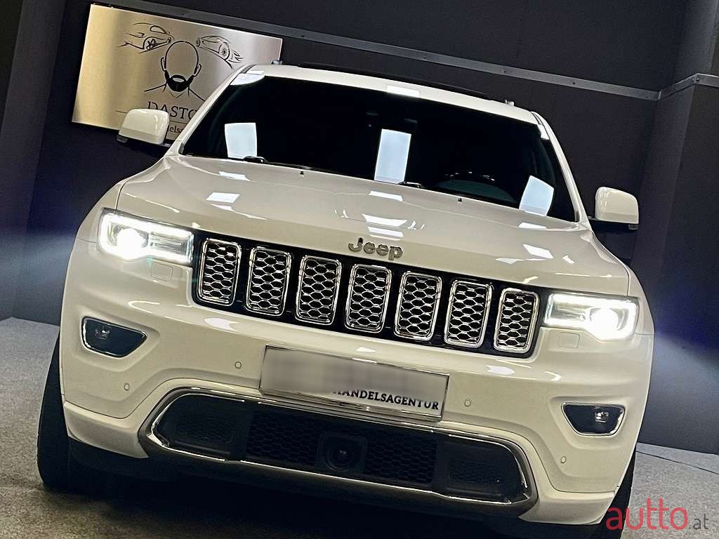 2019' Jeep Grand Cherokee photo #4