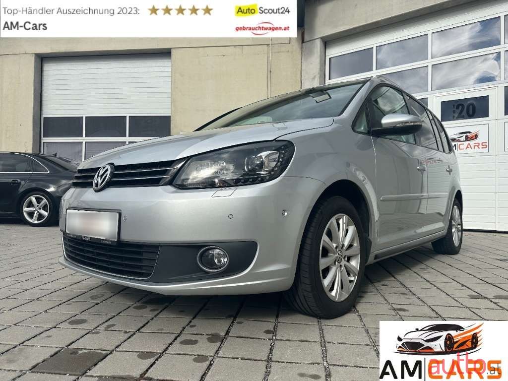 2012' Volkswagen Touran photo #1