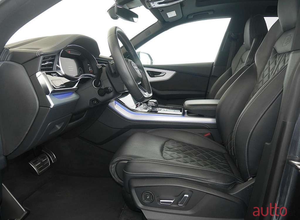 2018' Audi Q8 photo #3