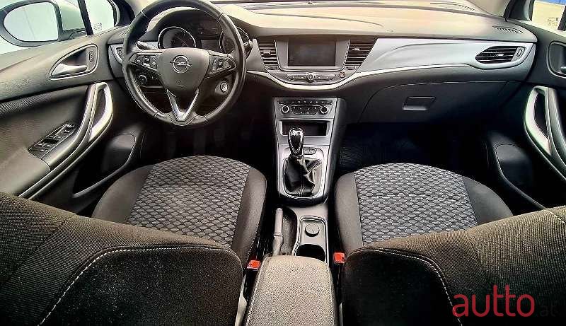 2020' Opel Astra photo #6