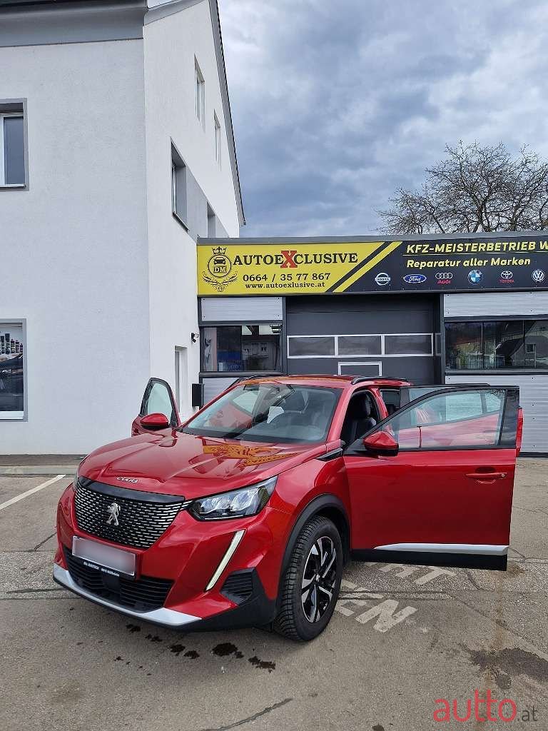 2020' Peugeot 2008 photo #3