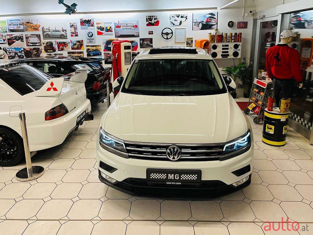 2017' Volkswagen Tiguan photo #3