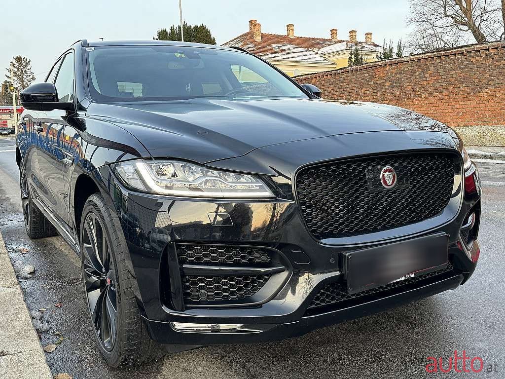 2017' Jaguar F-Pace photo #4