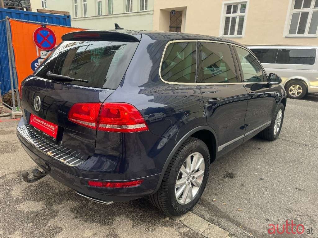 2010' Volkswagen Touareg photo #6