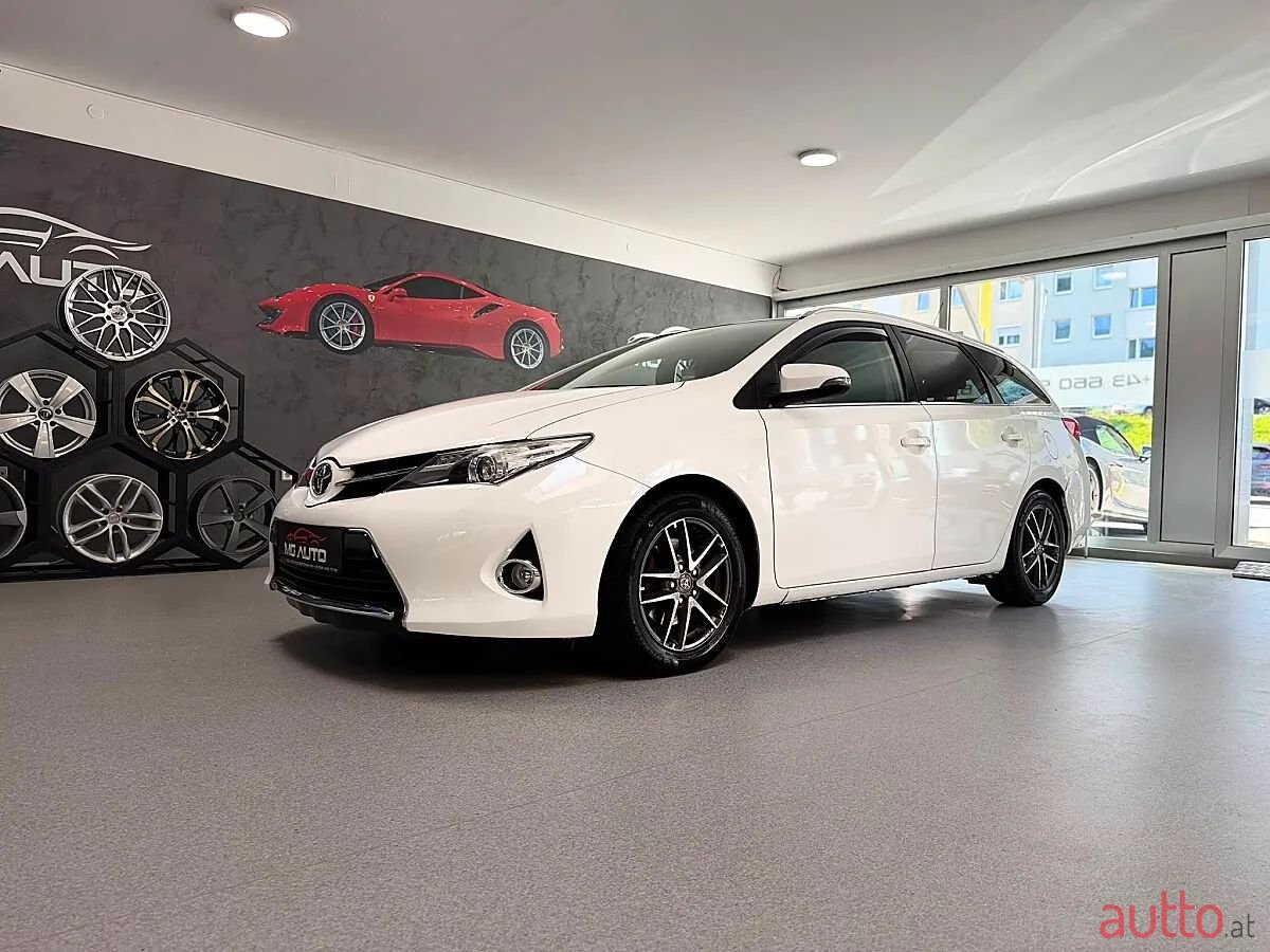 2014' Toyota Auris photo #1