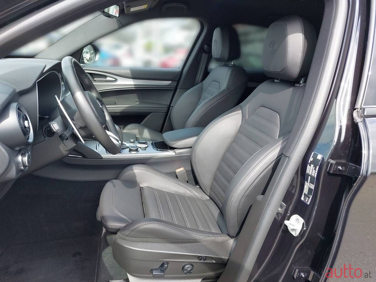 2024' Alfa Romeo Stelvio photo #5