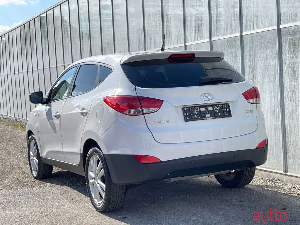 2011' Hyundai ix35 photo #2
