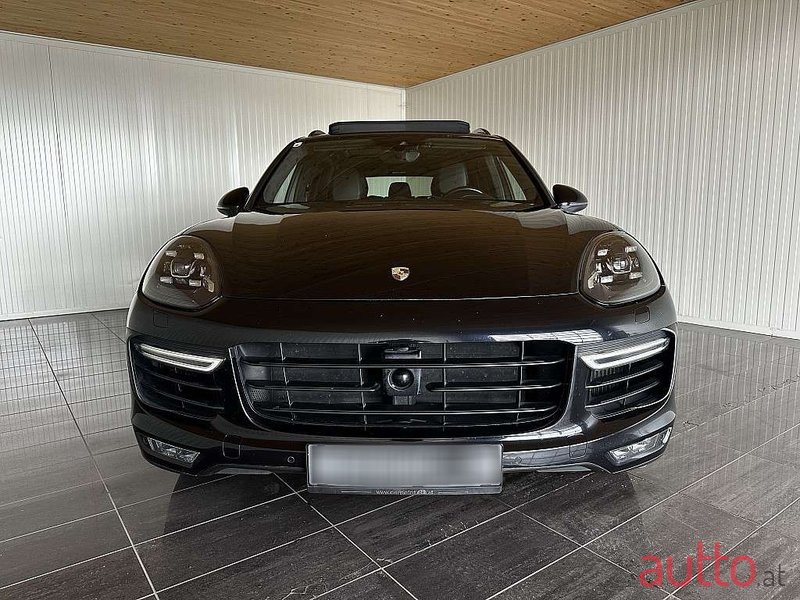 2015' Porsche Cayenne photo #2