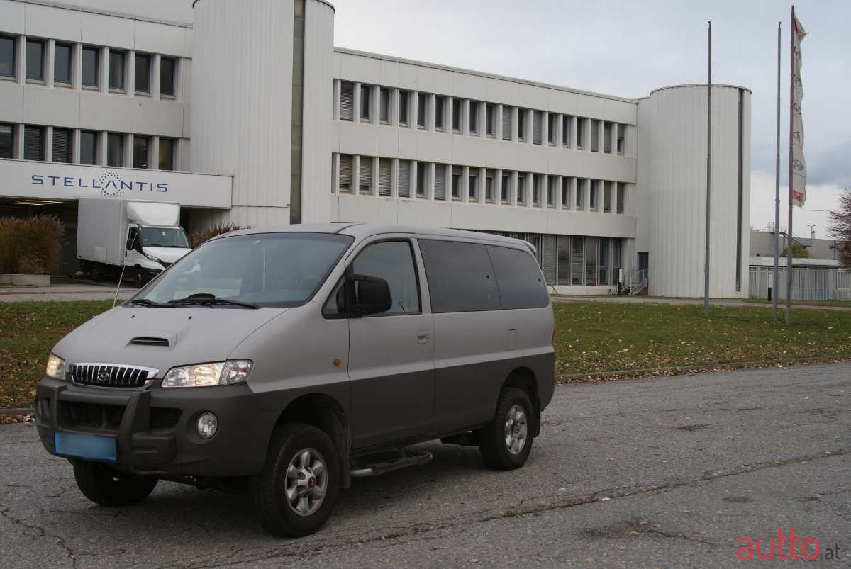 2003' Hyundai Starex photo #4