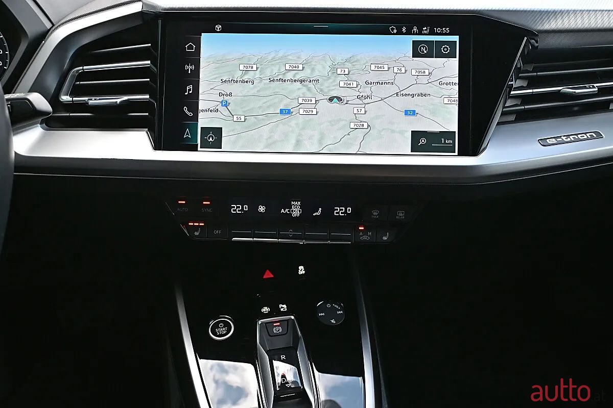 2023' Audi Q4 photo #5
