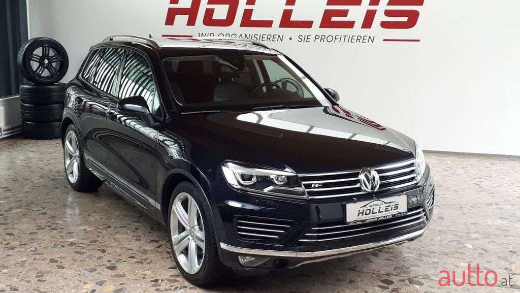 2015' Volkswagen Touareg photo #3