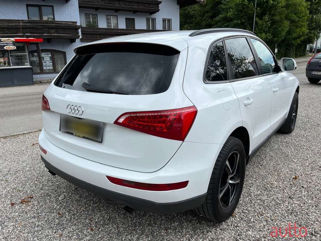 2010' Audi Q5 photo #5