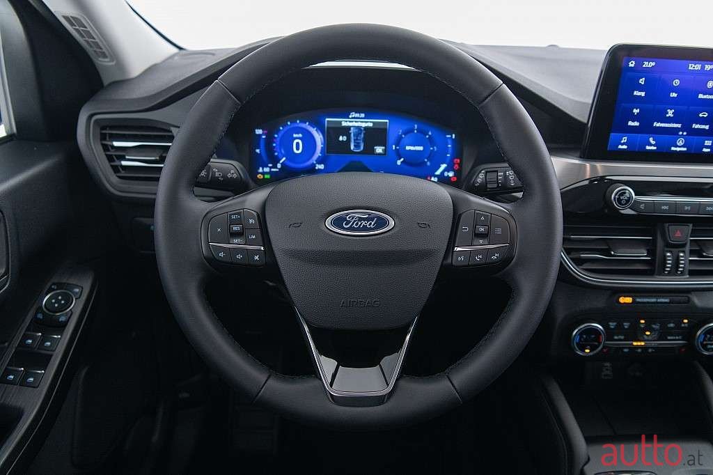2022' Ford Kuga photo #5