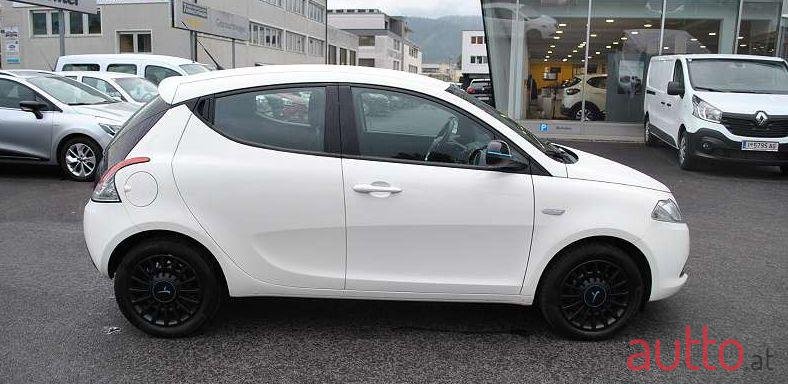 2013' Lancia Y Ypsilon photo #3