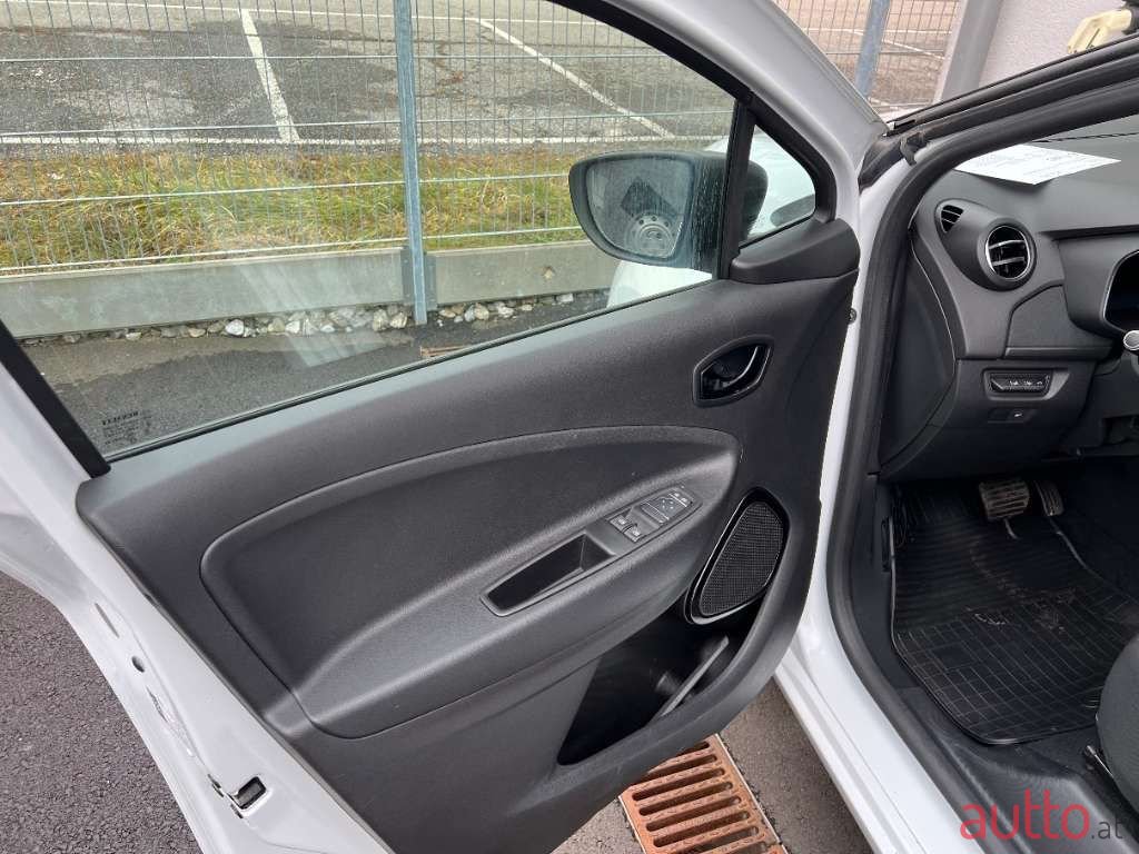 2020' Renault Zoe photo #3