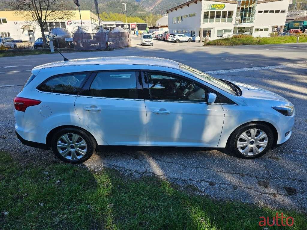 2017' Ford Focus photo #5