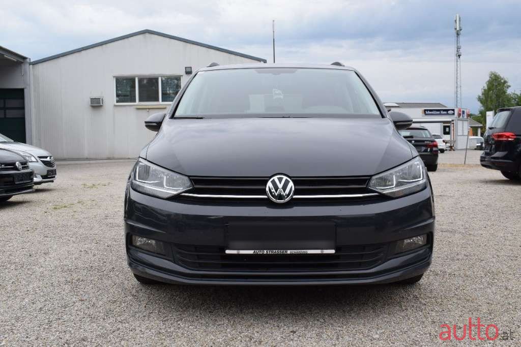 2019' Volkswagen Touran photo #3