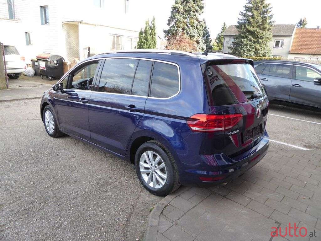 2017' Volkswagen Touran photo #3